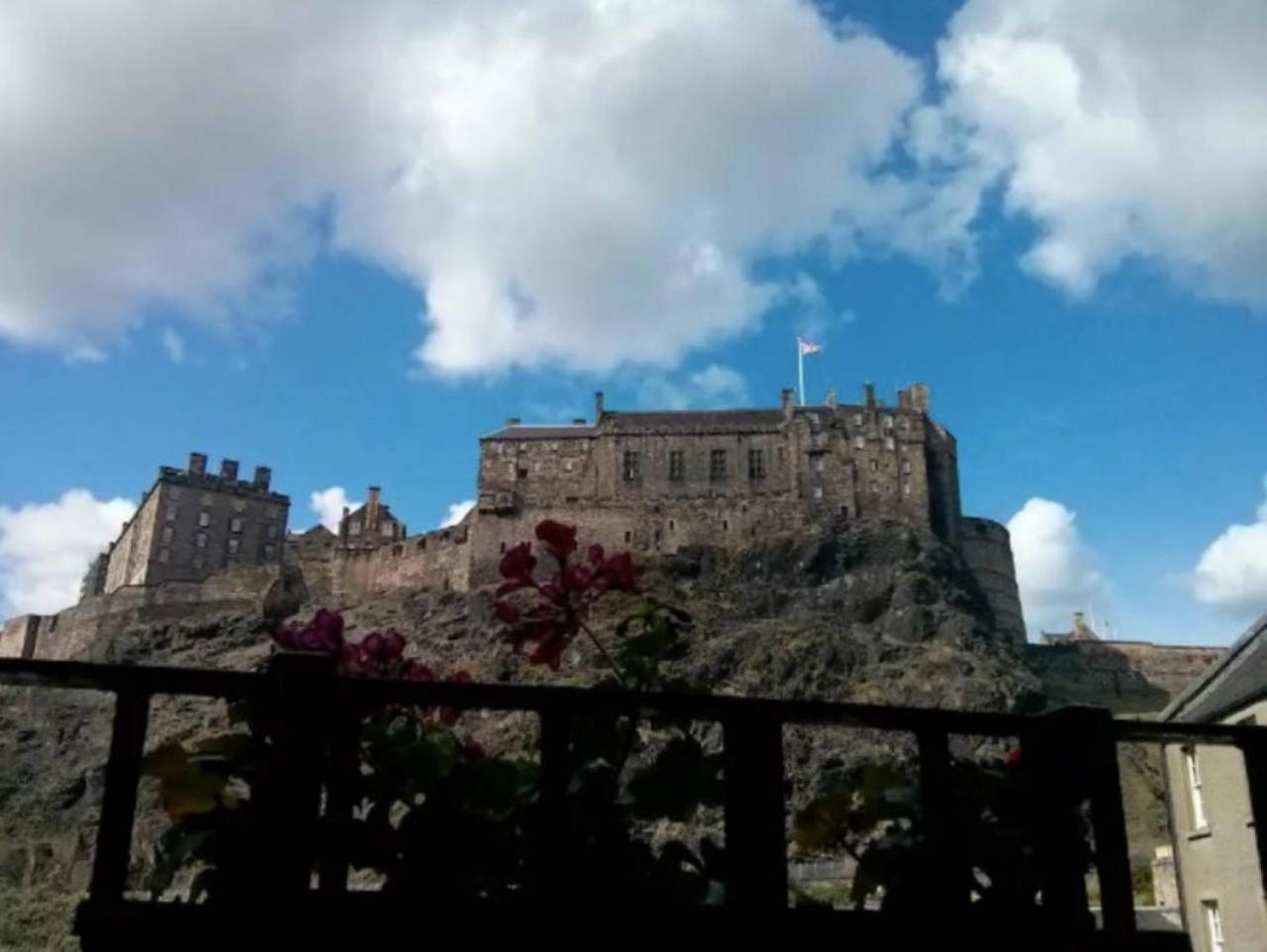 Joivy Stylish Castle View Apartment Edinburgh Eksteriør billede